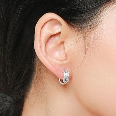 フープ ピアス 三連煌めきフープ