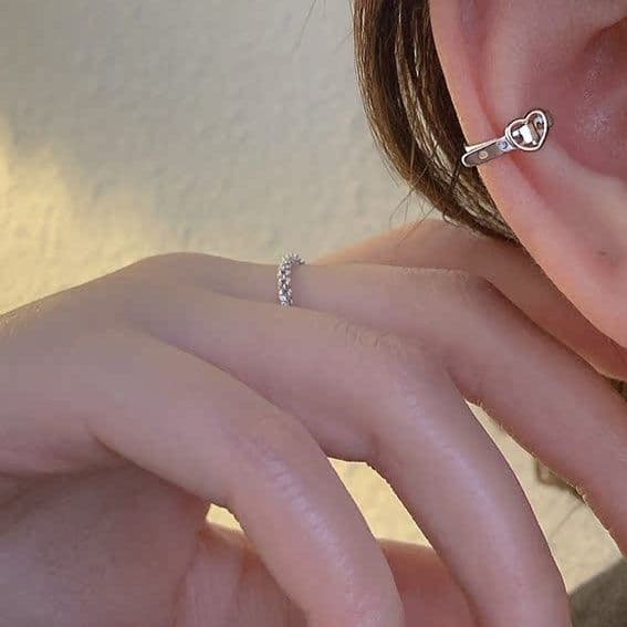 フープ ピアス ハート型装飾付きイヤーカフ風ステンレスフープピアス