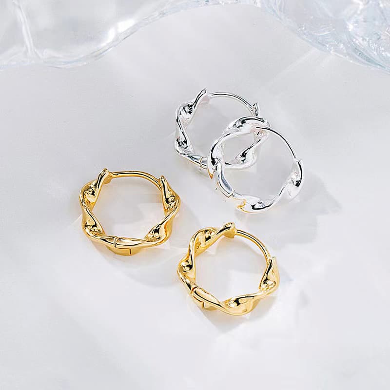 ねじれデザインフープ ピアス
