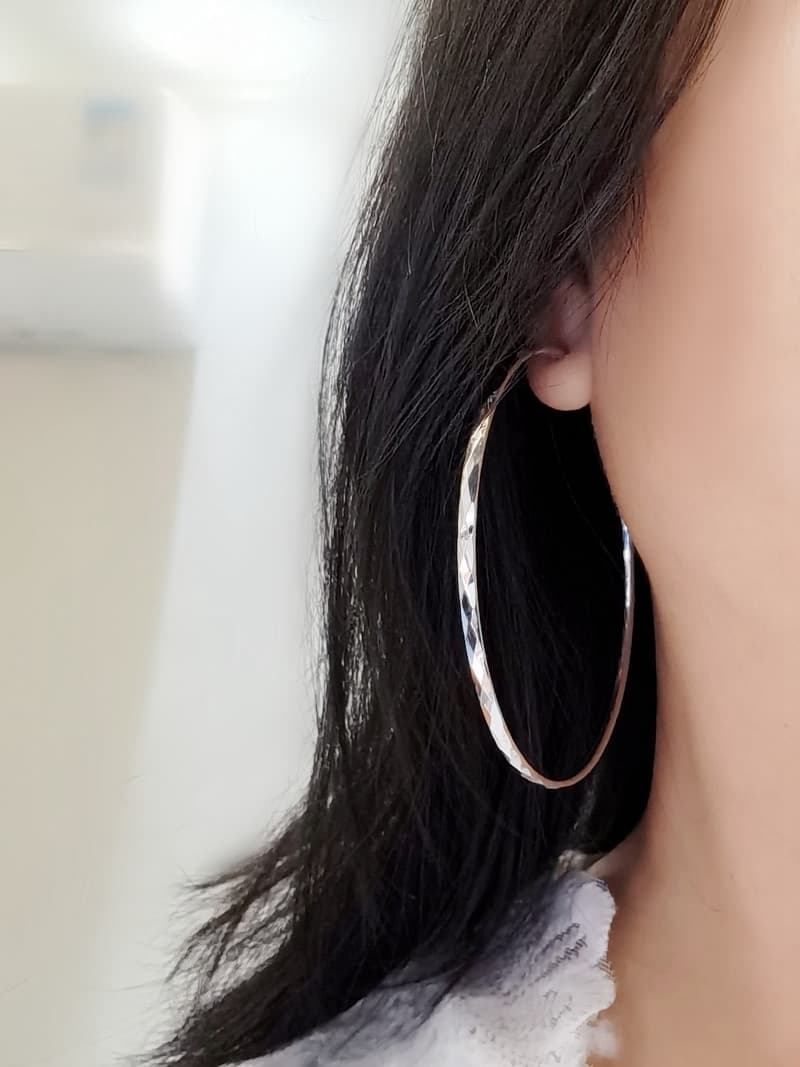 フープ ピアス 煌めきダイヤカット純銀フープ