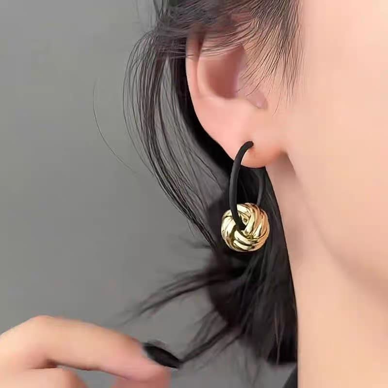 フープ ピアス フープ ピアス 結び目モチーフ ブラックフープピアス