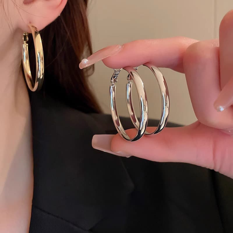 シンプル輝き フープ ピアス