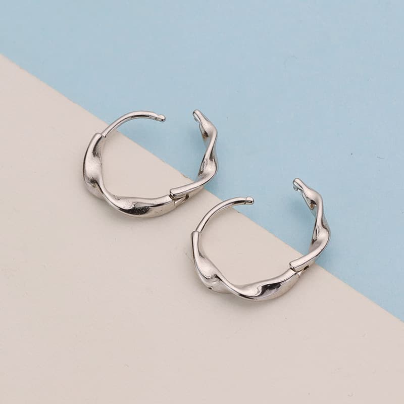 ねじれデザインフープ ピアス