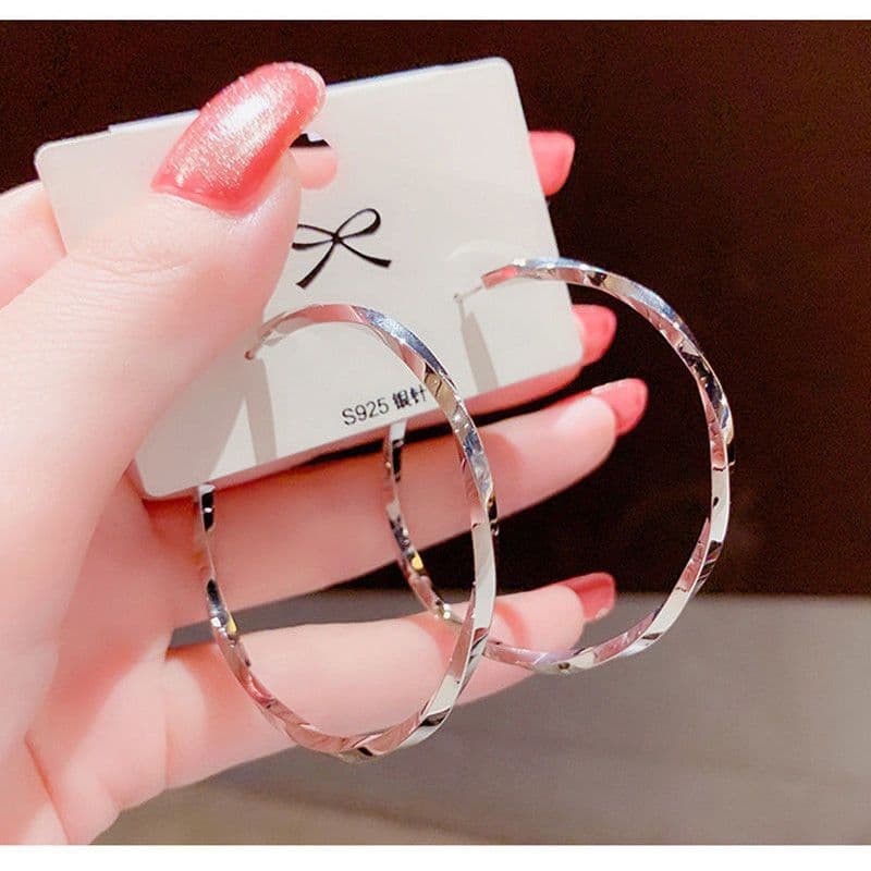 フープ ピアス 螺旋模様デザインフープピアス