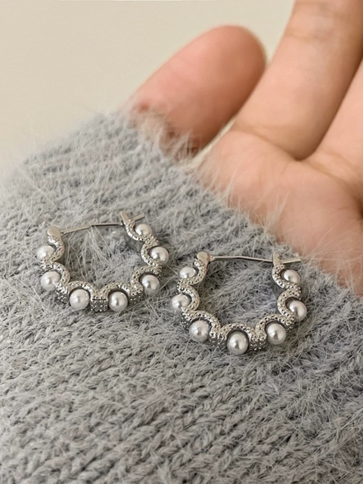 フープ ピアス フープ ピアス 優美な波模様パール輝きフープピアス