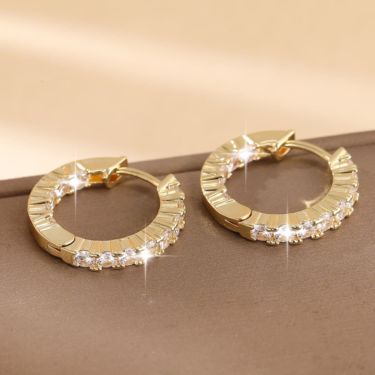 フープ ピアス クリスタル輝きフープピアス