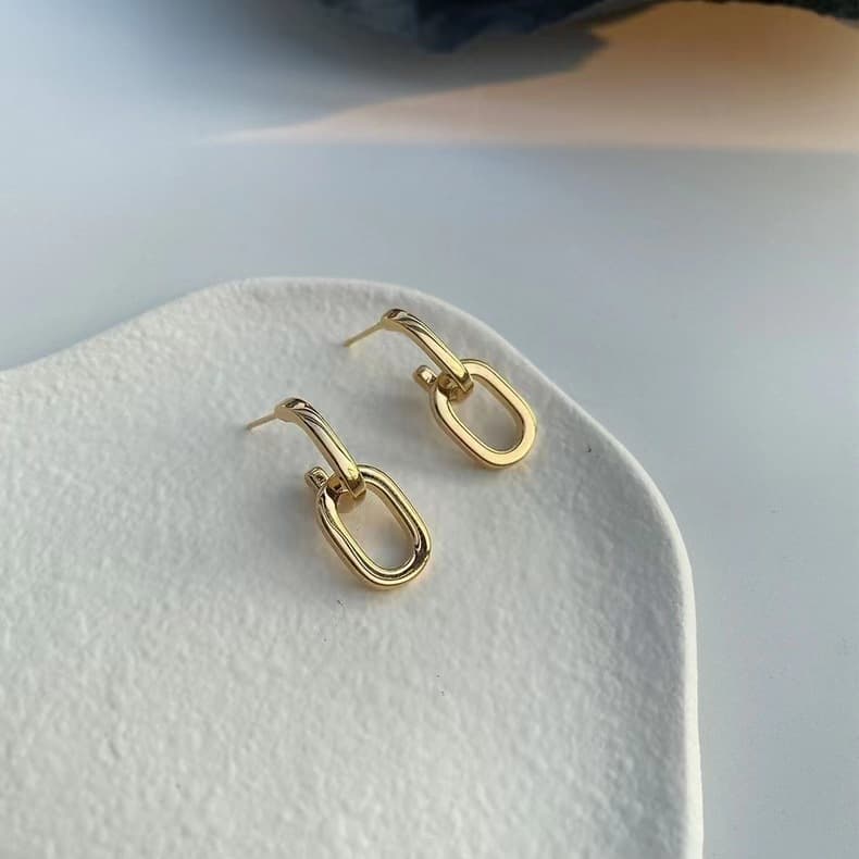 二重輪デザインフープ ピアス