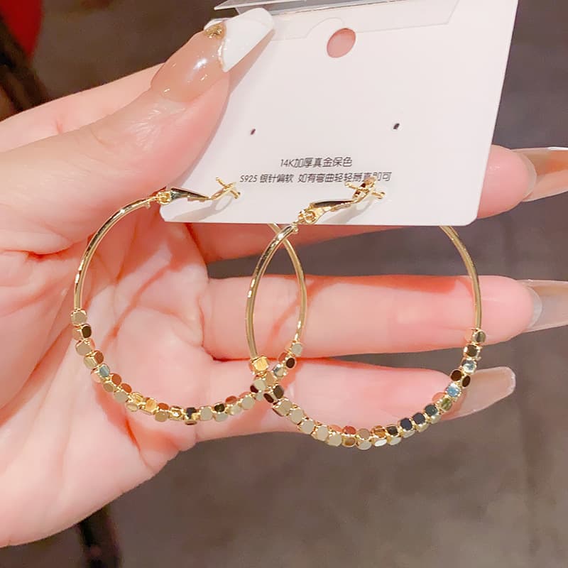 きらめき装飾フープ ピアス