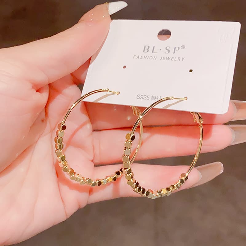 きらめき装飾フープ ピアス