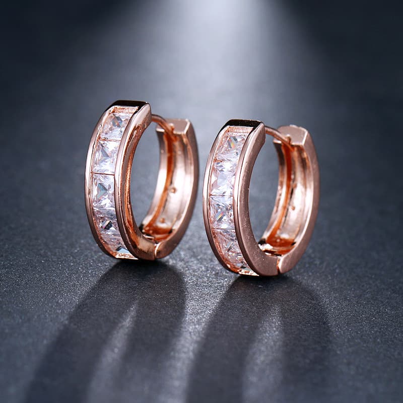 煌めき プリンセスカット フープ ピアス