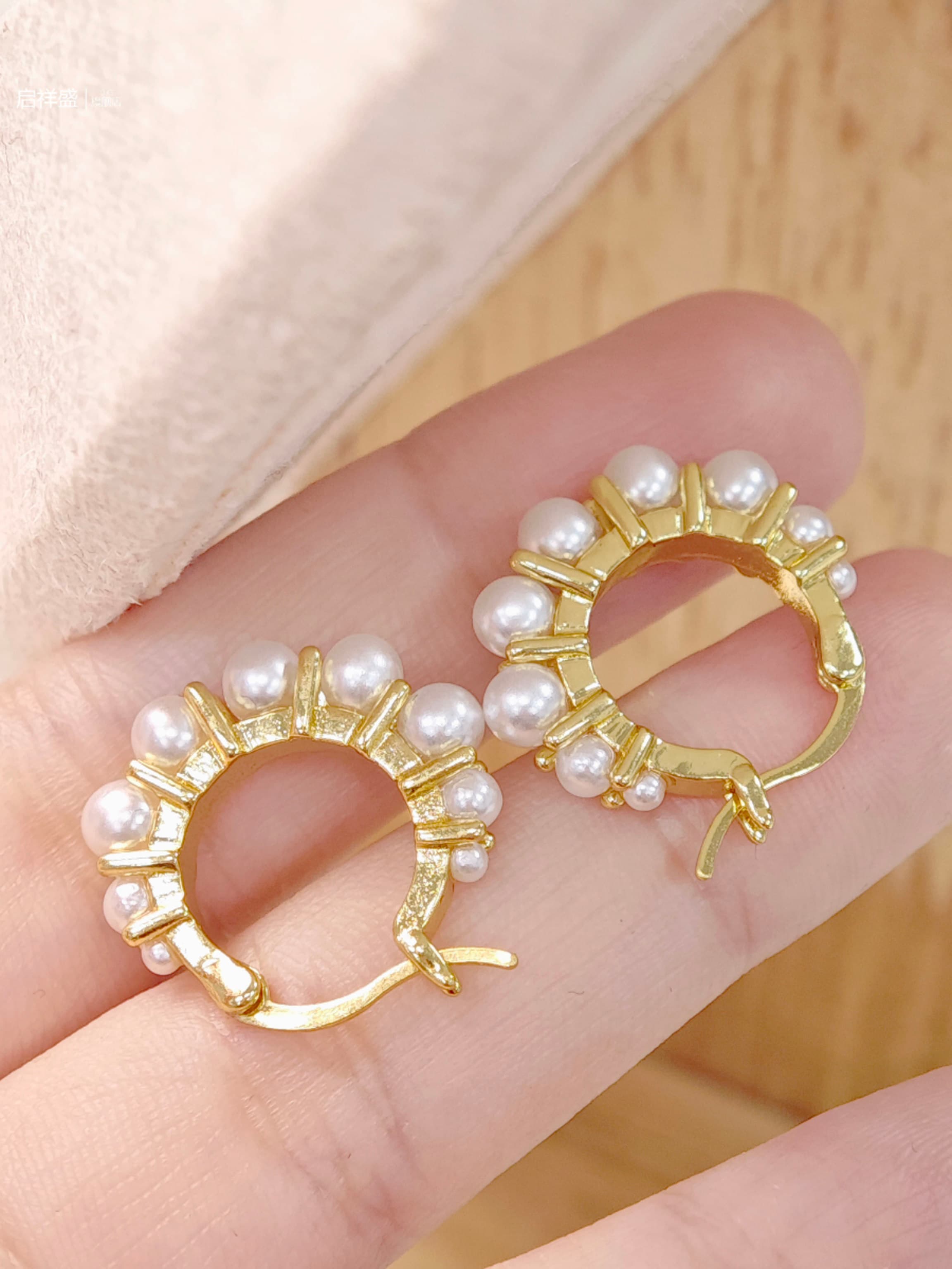 フープ ピアス フープ ピアス 輝く真珠の華やかフープ