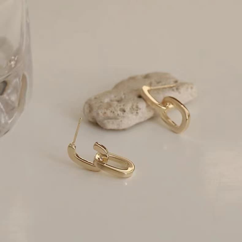 二重輪デザインフープ ピアス