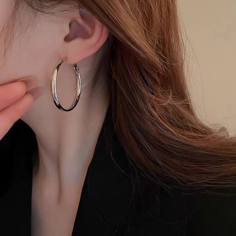 シンプル輝き フープ ピアス