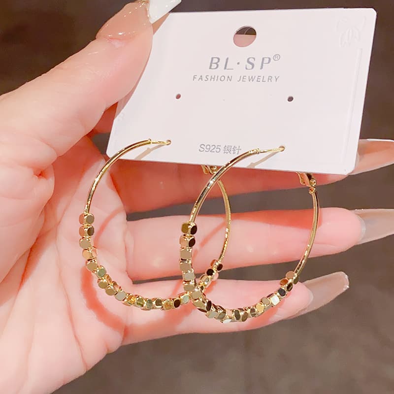きらめき装飾フープ ピアス