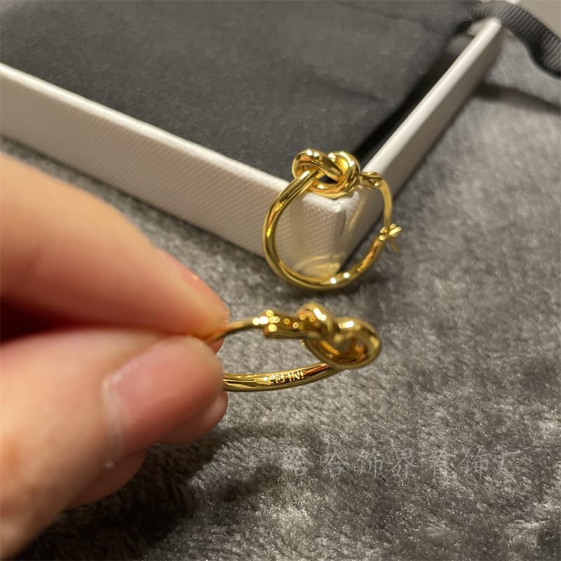 結び目モチーフ フープ ピアス