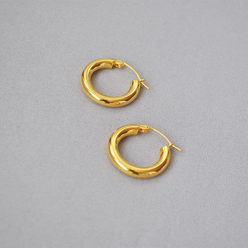 シンプル太めフープ ピアス