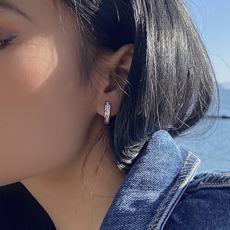煌めき優雅フープ ピアス