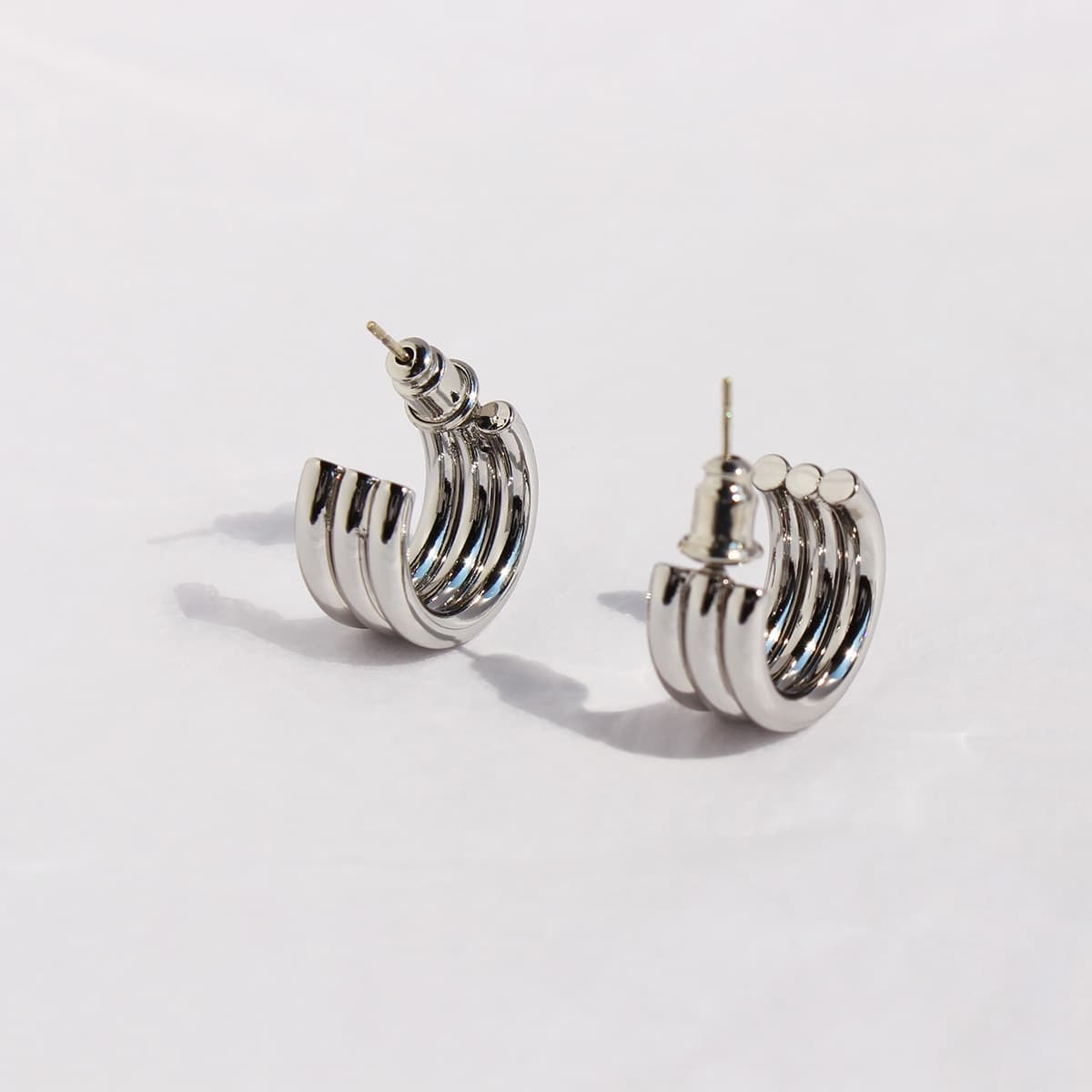 重ねリング デザイン フープ ピアス