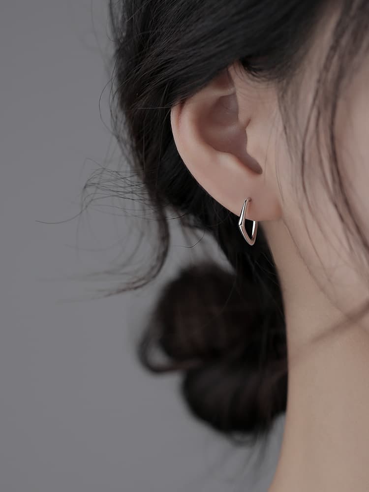 シンプル小さめ輪っか型ステンレスフープピアス