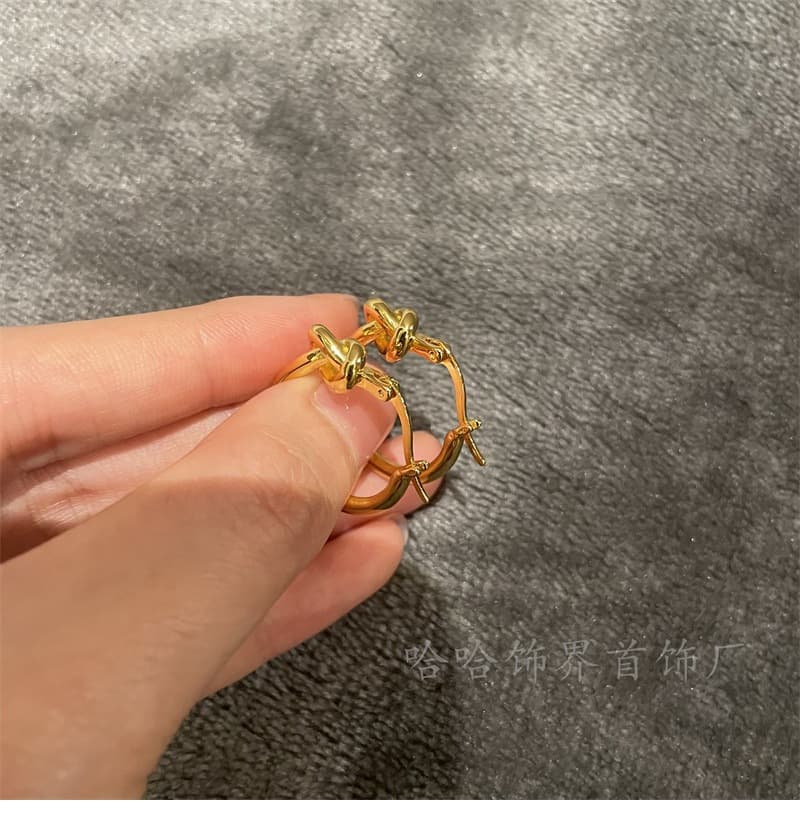 結び目モチーフ フープ ピアス
