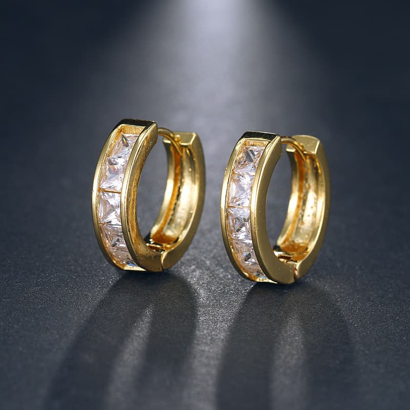 煌めき プリンセスカット フープ ピアス