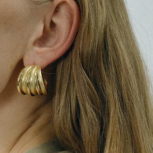 波打つ重なり フープ ピアス