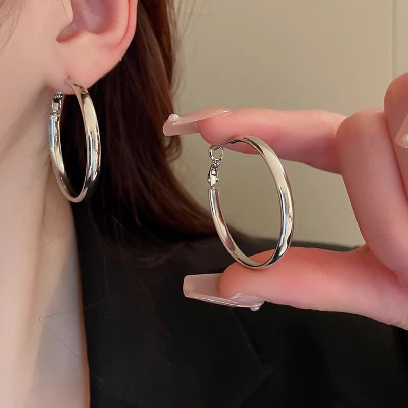 シンプル輝き フープ ピアス