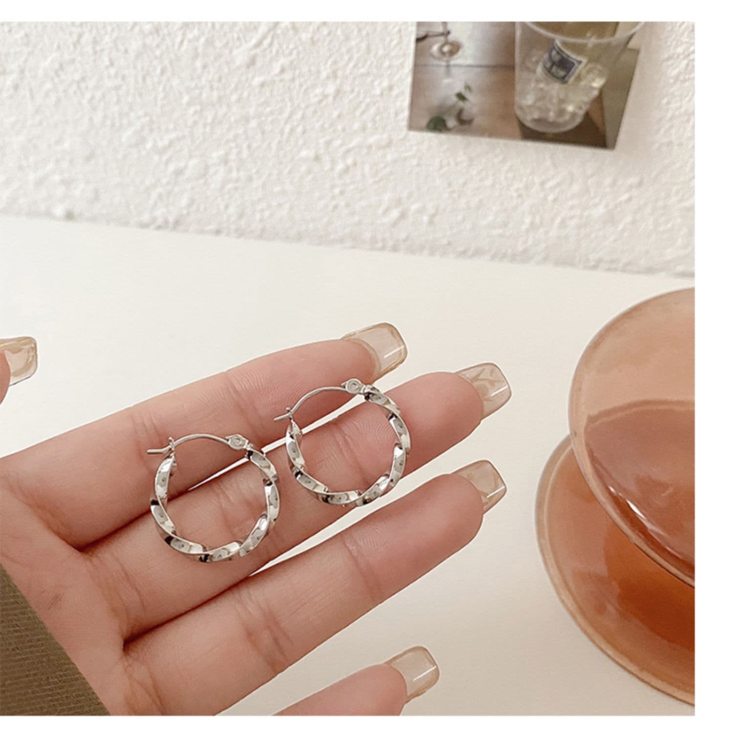 フープ ピアス フープ ピアス ねじれデザイン 華奢フープピアス