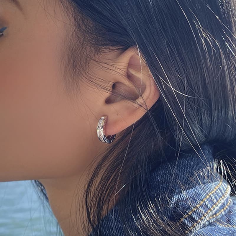 煌めき優雅フープ ピアス