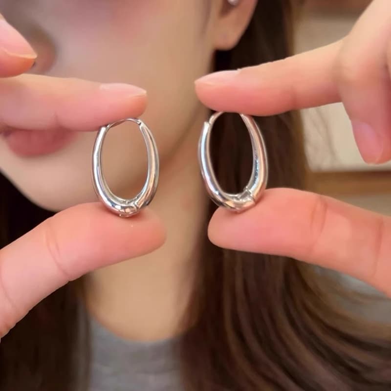 フープ ピアス フープ ピアス 洗練オーバルフープ 艶めきプラチナ