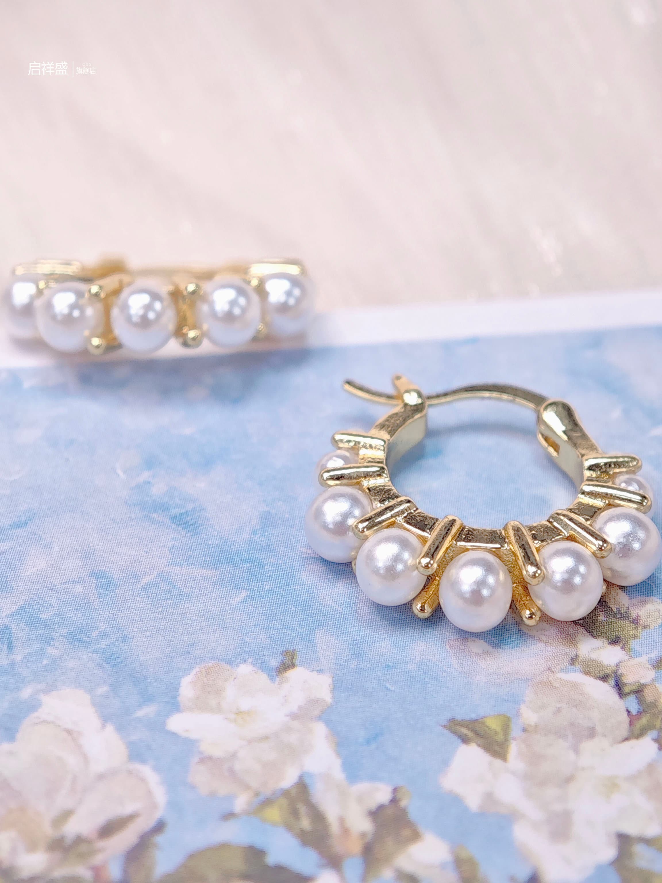 フープ ピアス フープ ピアス 輝く真珠の華やかフープ