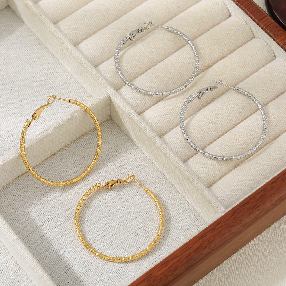 フープ ピアス きらめき模様の職人仕上げフープピアス