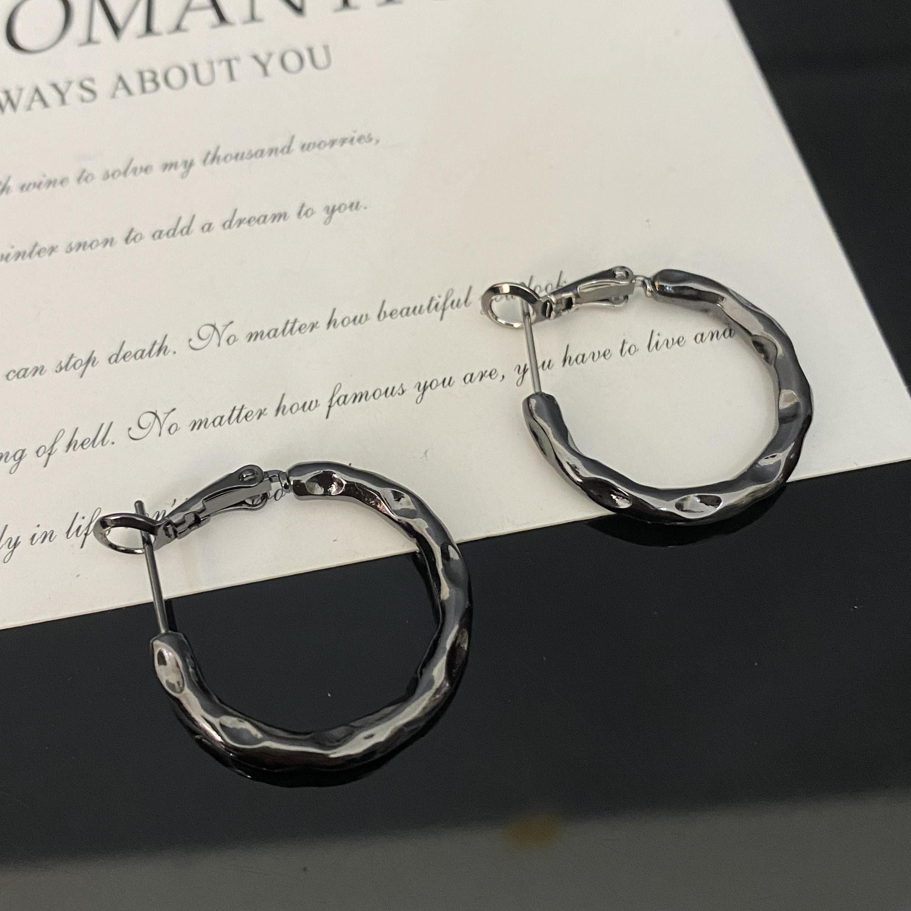 フープ ピアス フープ ピアス 螺旋デザイン 重ね付けフープピアス