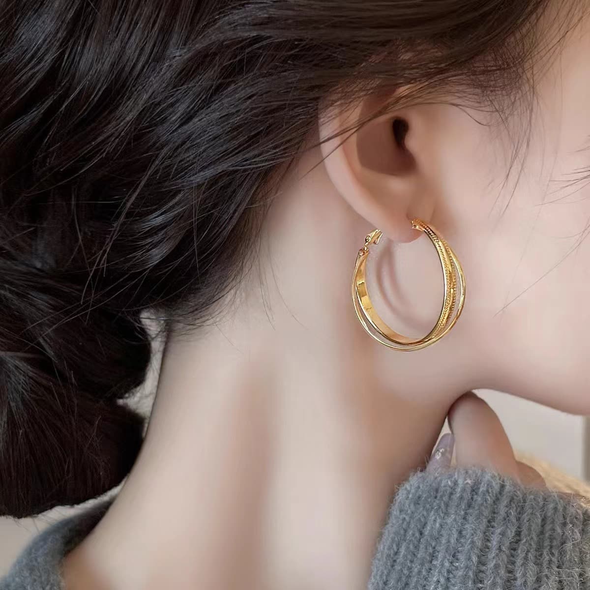フープ ピアス 優美な三連リングフープピアス