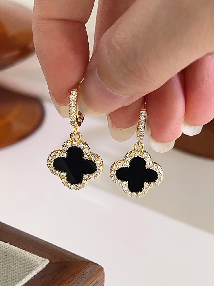 フープ ピアス フープ ピアス 四葉モチーフ 輝き ドロップピアス