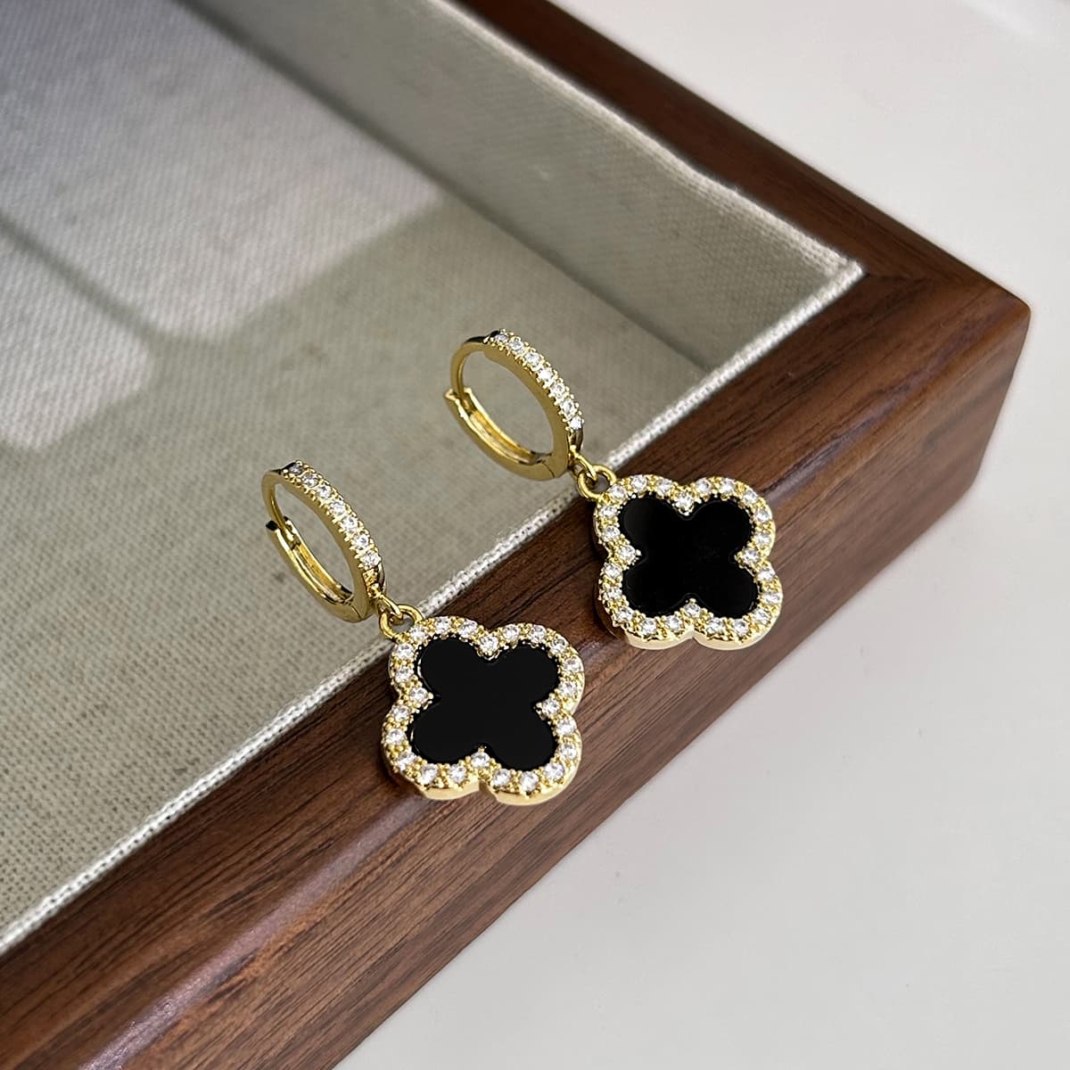 フープ ピアス フープ ピアス 四葉モチーフ 輝き ドロップピアス