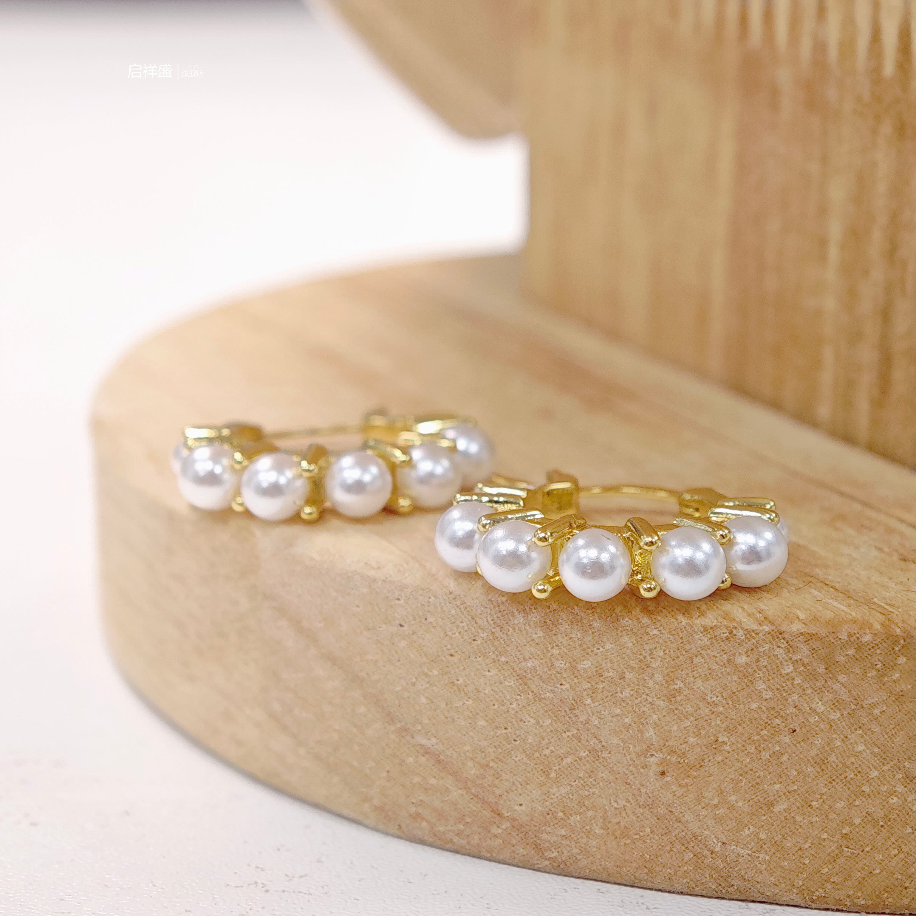 フープ ピアス フープ ピアス 輝く真珠の華やかフープ