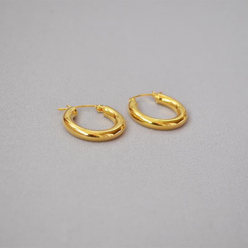 シンプル太めフープ ピアス